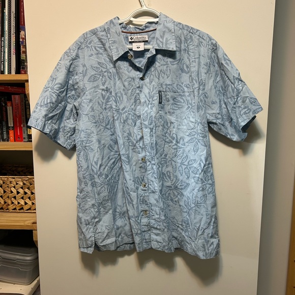 Columbia Men's Blue Tropical Button Up T-Shirt, Size: M - Picture 1 of 3